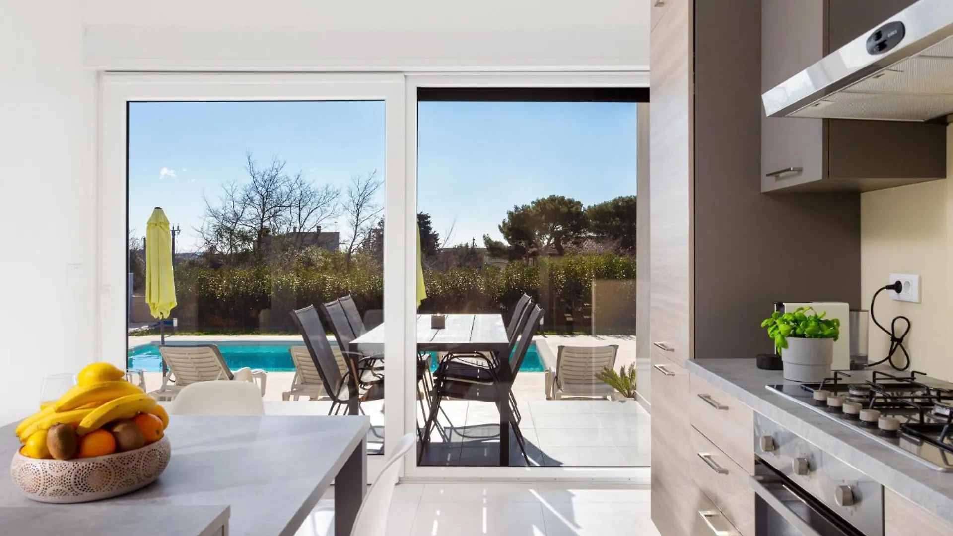 Villa Aria - Family Friendly In Pula For 6 People With Private Swimming Pool