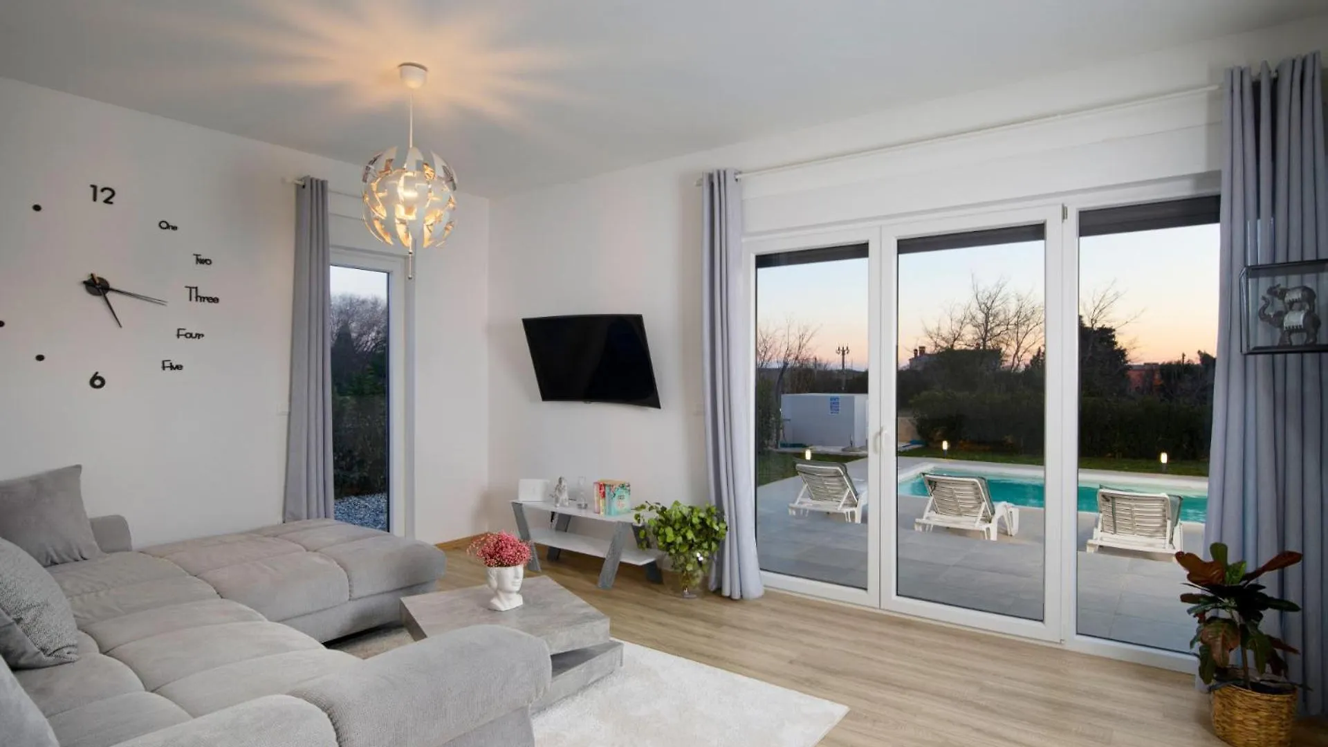 Villa Aria - Family Friendly In Pula For 6 People With Private Swimming Pool